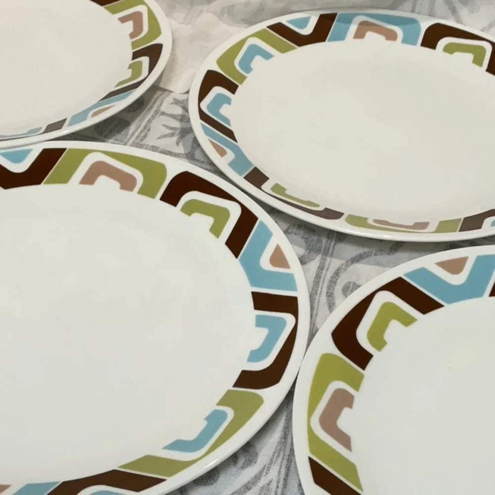 13 pc. Corelle ‘Squared’ dinnerware. Never used.